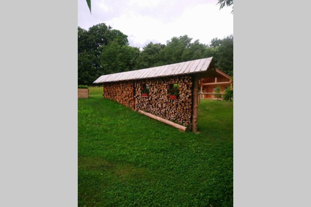 Hut At The Forest Male Brusnice Екстериор снимка